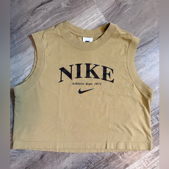 Nike Tops - Nike women’s Crop Tank - Size S